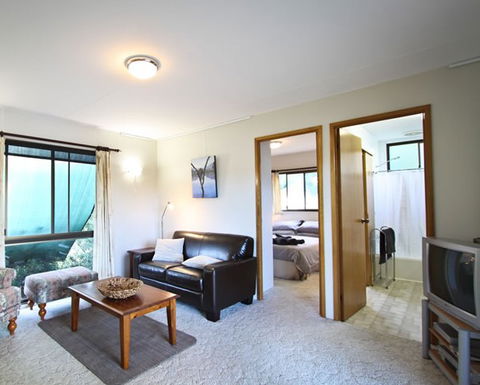 Talmalmo Cottage - Broome Tourism 3