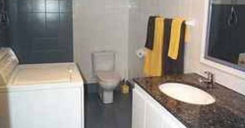 A Beach House Near Manly - Broome Tourism 0