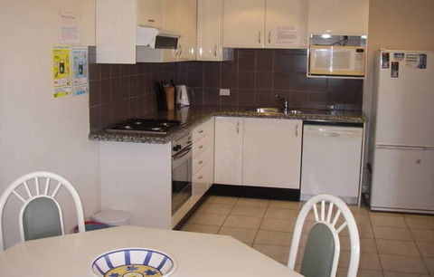 A Beach House Near Manly - Broome Tourism 3