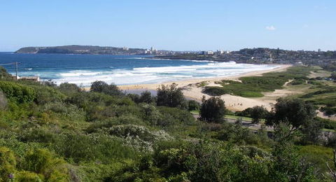 A Beach House Near Manly - Broome Tourism 4