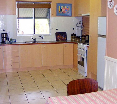 Windswept Country Retreat - Broome Tourism 5