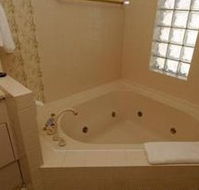 McNevins Warwick Motel and Gunyah Restaurant - Broome Tourism