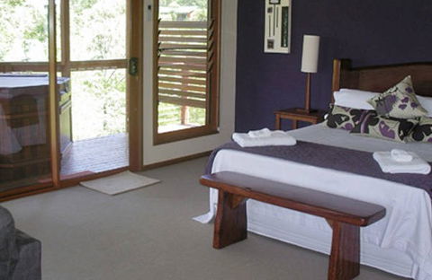 Ravensbourne Escape Tree Tops - Broome Tourism 3