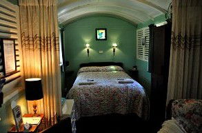 Uhuru Chalets - Broome Tourism 3