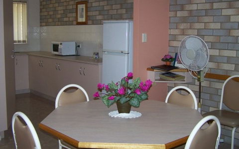 Cedar Lodge Holiday Units - Broome Tourism 2