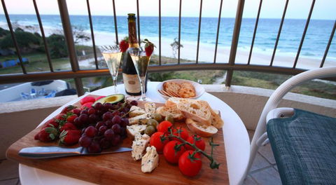 San Simeon Beachfront Apartments - Broome Tourism 6