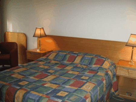 Econo Lodge Hacienda Motel - Broome Tourism 4