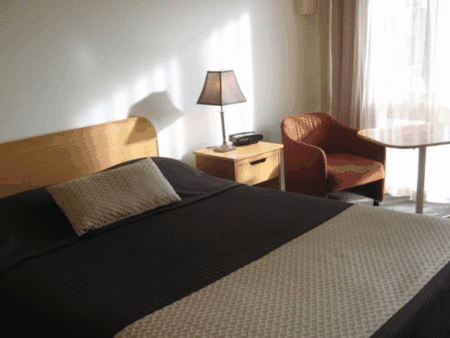 Econo Lodge Hacienda Motel - Broome Tourism 5
