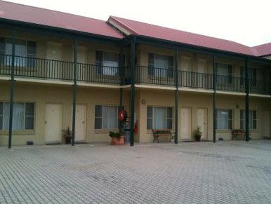 Golden Guitar Motor Inn - Broome Tourism 3