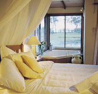 Lake Weyba Cottages - Broome Tourism