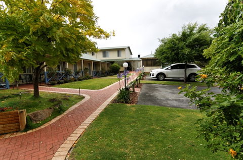 Park Avenue Holiday Units - Broome Tourism 0