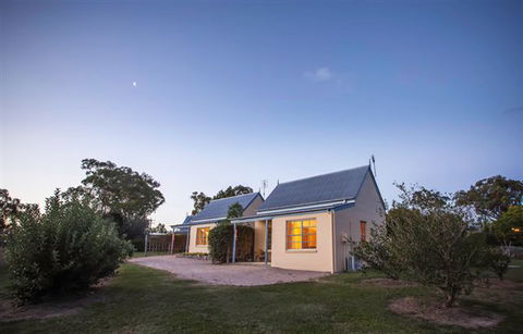 Vineyard Cottages And Cafe - Broome Tourism 4