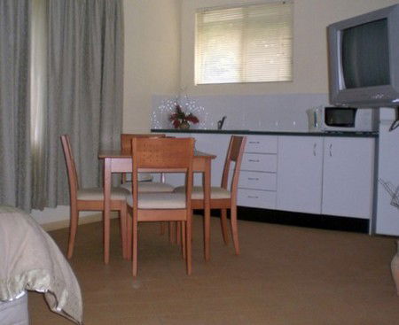 Neds Bed Horse O Tel - Broome Tourism 3