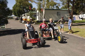 Sapphire Sun Holiday Village - Broome Tourism 3