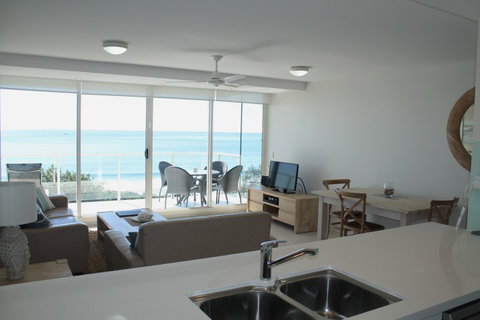 84 The Spit - Broome Tourism 2