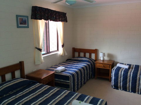 Cleveland Visitor Villas Motel & Shailer Park Garden Villas - Broome Tourism 3