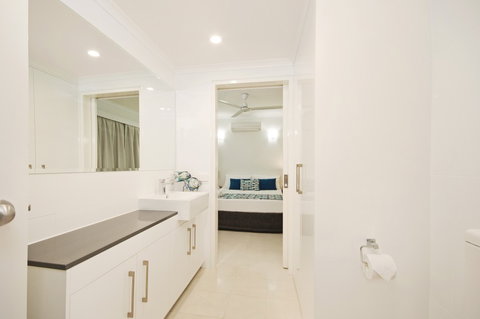 Marlin Waters Beachfront Apartments - Broome Tourism 6