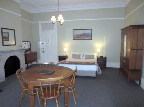 Moore Park Inn - Broome Tourism 1