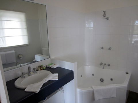 Moore Park Inn - Broome Tourism 5