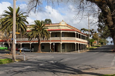 The Midland Hotel, Castlemaine - Broome Tourism 0
