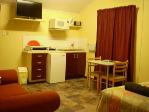 Banjo's Overnight & Holiday Units - Broome Tourism 3