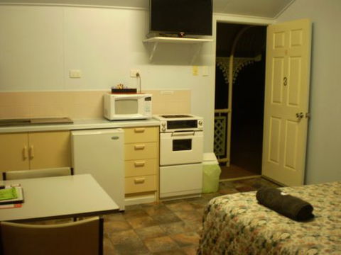 Banjo's Overnight & Holiday Units - Broome Tourism 5