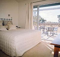Tinnies At Back Creek Vineyard - Broome Tourism