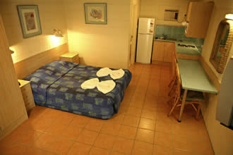 All Seasons Cairns Gateway Resort - Broome Tourism 0