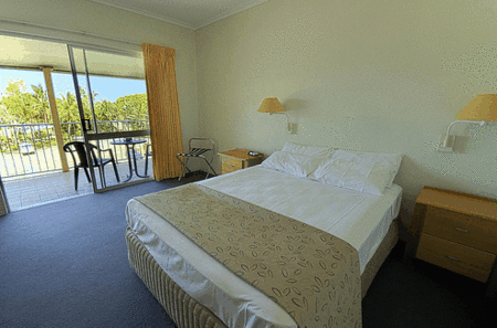 Club Crocodile, Airlie Beach - Broome Tourism 3