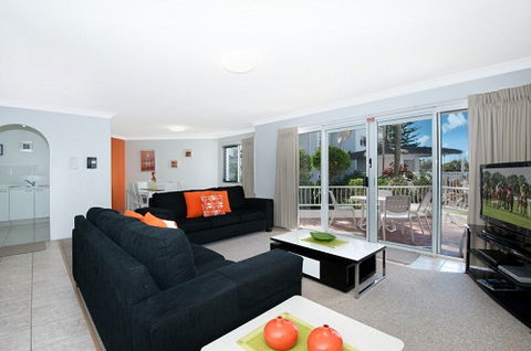 Le Beach Apartments - Broome Tourism 6