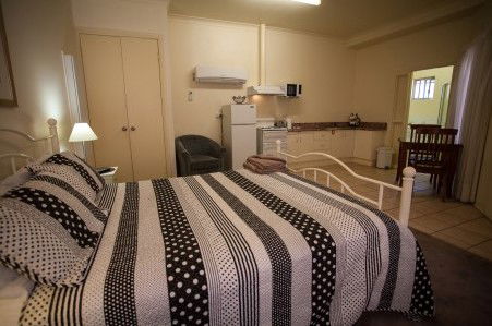 Millies Guesthouse & Serviced Apartments - Broome Tourism 5