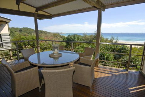 Discover Stradbroke - Broome Tourism 0