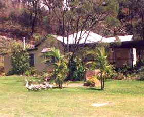 Kookaburra Cottage Farmstay - Broome Tourism 0