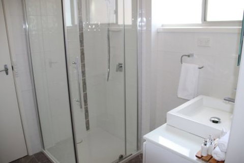 Donkey Tales Farm Cottages - Broome Tourism 5