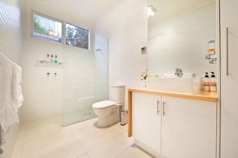 Port Melbourn Cottage - Stay Innercity - Broome Tourism 5