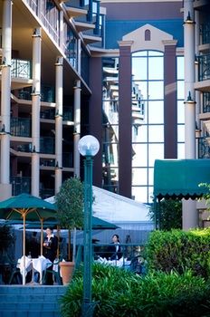 Amora Riverwalk Melbourne - Broome Tourism 14