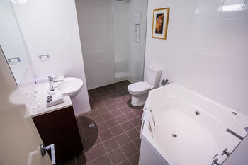 Amora Riverwalk Melbourne - Broome Tourism 47