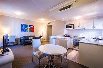 Seasons Harbour Plaza - Broome Tourism 2