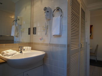 Seasons Harbour Plaza - Broome Tourism 11