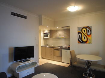Seasons Harbour Plaza - Broome Tourism 21