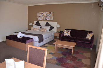 Country Comfort Hunts Liverpool - Broome Tourism 0