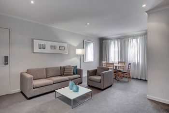 Adina Apartment Hotel Chippendale - Broome Tourism 17