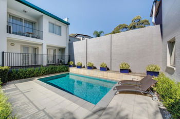 Adina Apartment Hotel Chippendale - Broome Tourism 20