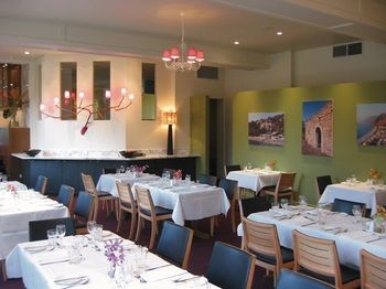 Best Western Plus The Tudor-Box Hill - Broome Tourism 8