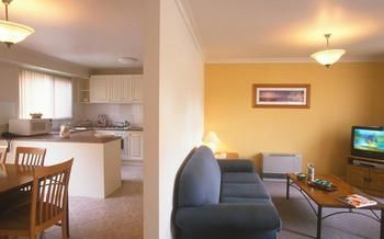 Best Western Plus The Tudor-Box Hill - Broome Tourism 12
