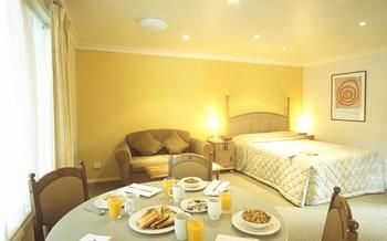 Best Western Plus The Tudor-Box Hill - Broome Tourism 26