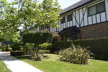 Best Western Plus The Tudor-Box Hill - Broome Tourism 31