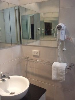 L'Auberge Noosa - Broome Tourism 2