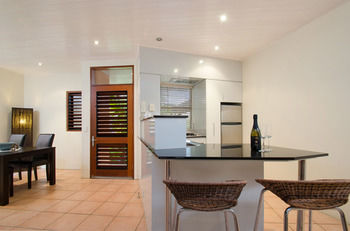 L'Auberge Noosa - Broome Tourism 12