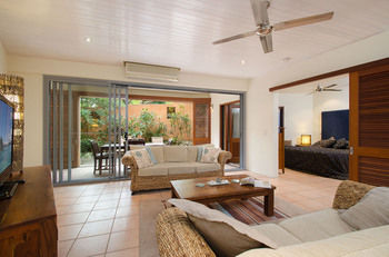 L'Auberge Noosa - Broome Tourism 13